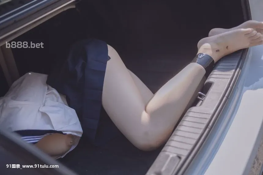 --School-Girl-In-Car-Trunk-[56P]School,Girl,Car,Trunk,56P