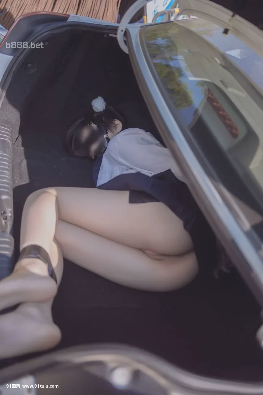 --School-Girl-In-Car-Trunk-[56P]School,Girl,Car,Trunk,56P