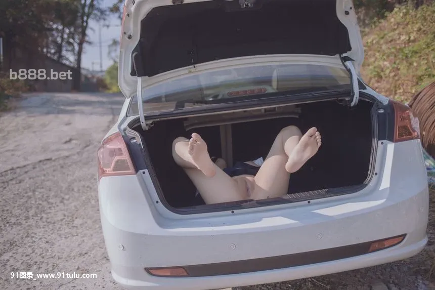 --School-Girl-In-Car-Trunk-[56P]School,Girl,Car,Trunk,56P