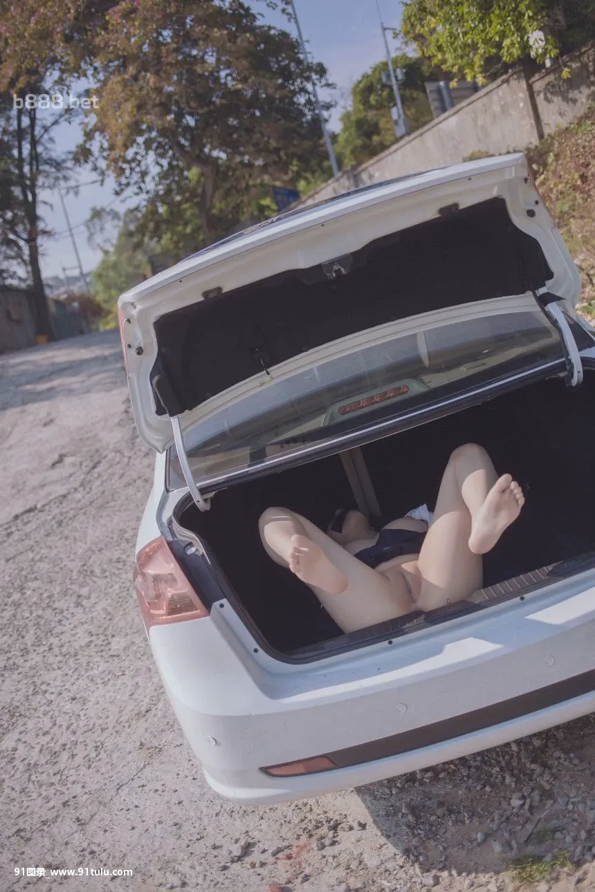 --School-Girl-In-Car-Trunk-[56P]School,Girl,Car,Trunk,56P