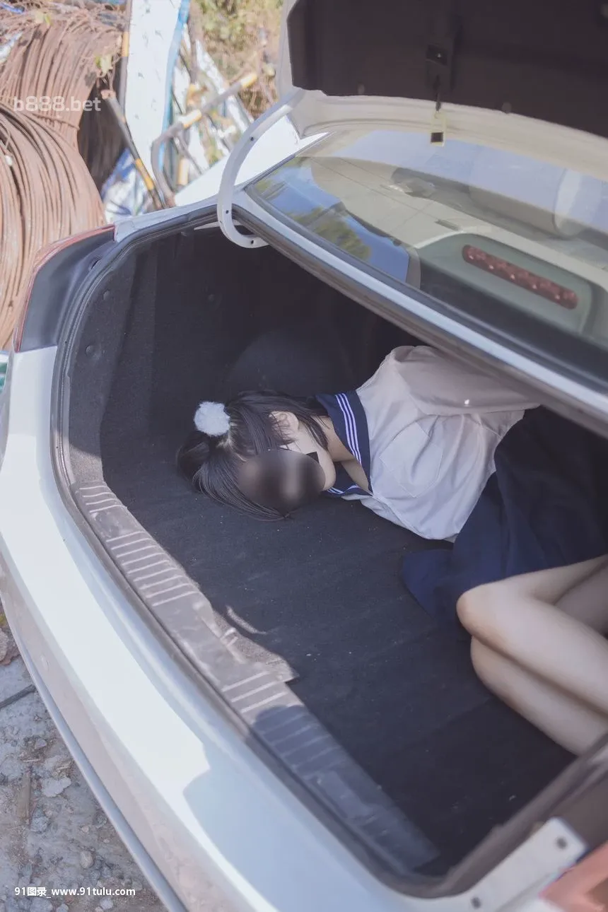 --School-Girl-In-Car-Trunk-[56P]School,Girl,Car,Trunk,56P