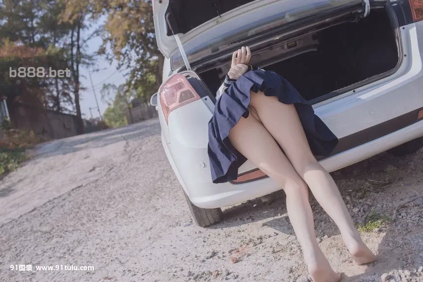   School Girl In Car Trunk [56P][李麗珍 露點]