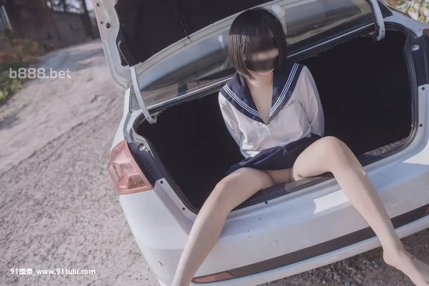   School Girl In Car Trunk [56P][李麗珍 露點]