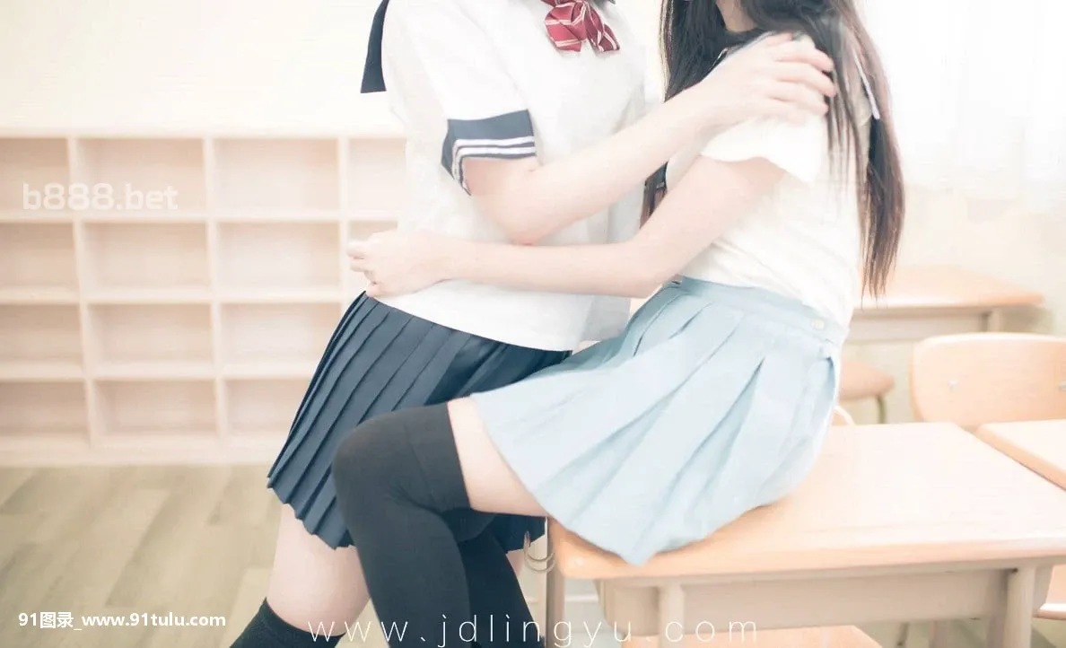 Two-girls-in-school-uniform-[86P]girls,school,uniform,86P