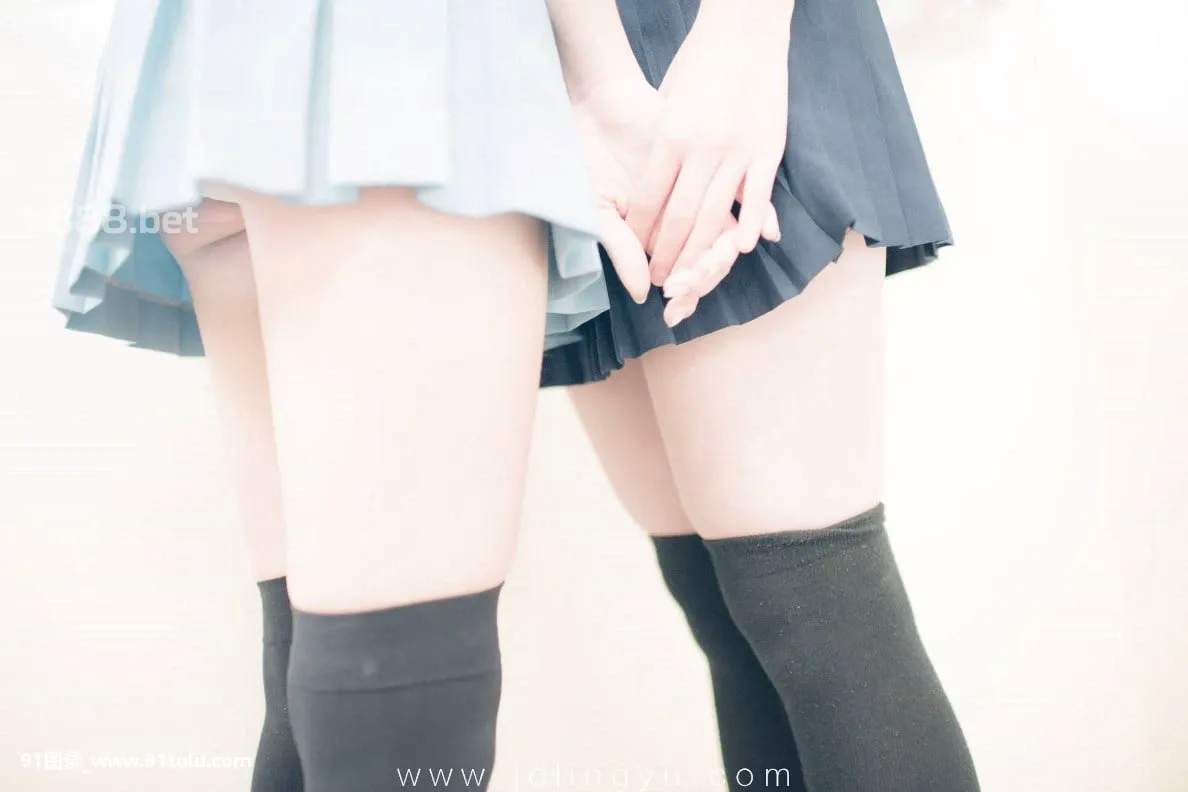 Two-girls-in-school-uniform-[86P]girls,school,uniform,86P