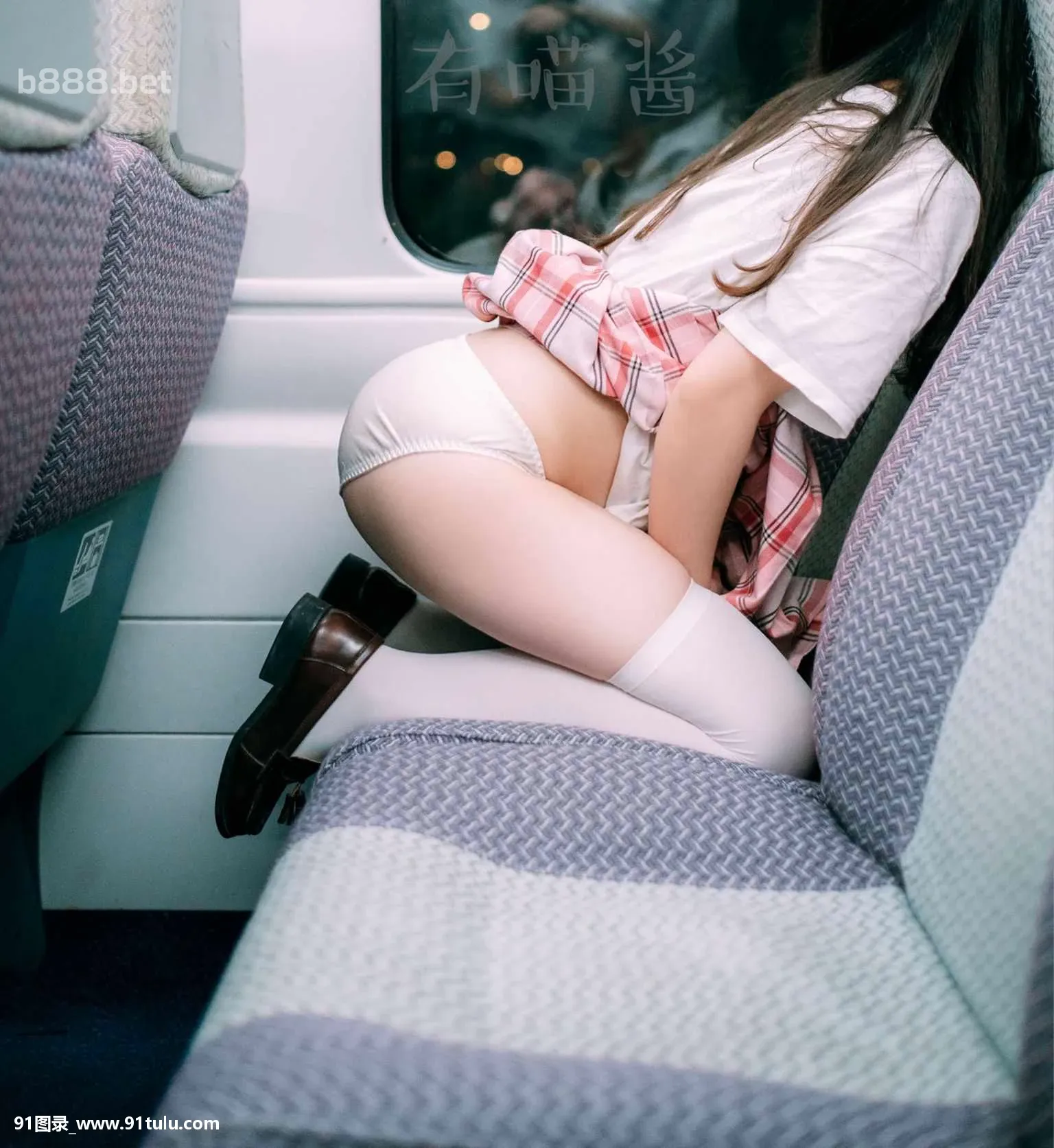 [有喵酱]-School-girl-in-HK-Train-[16P]School,girl,HK,Train,16P