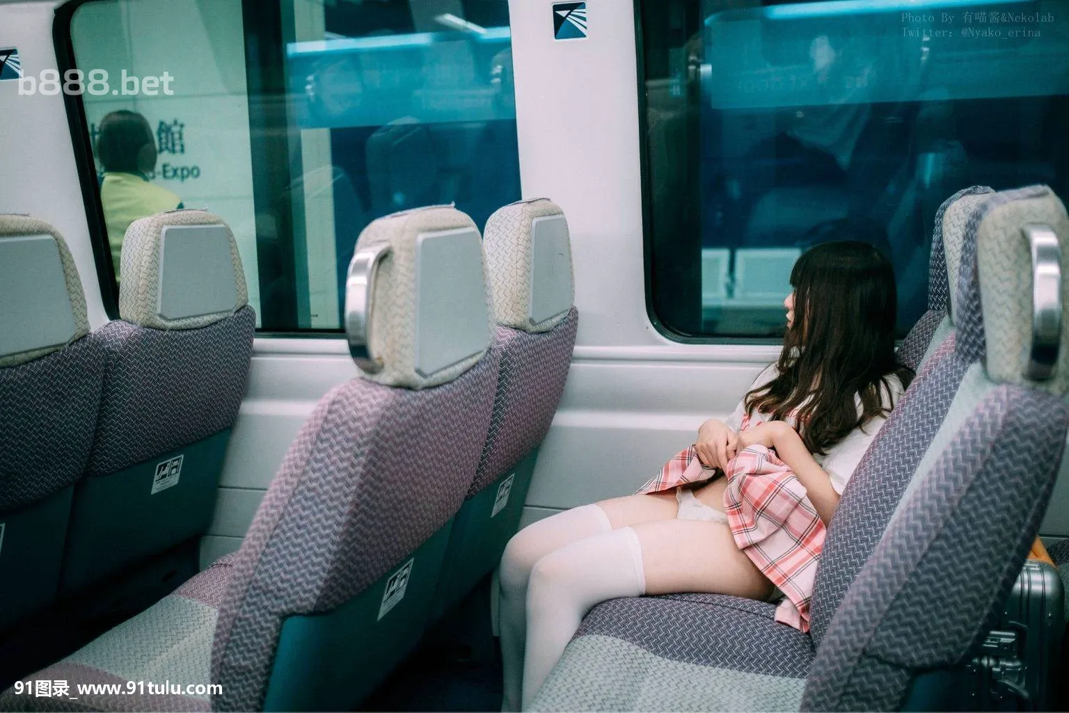 [有喵酱]-School-girl-in-HK-Train-[16P]School,girl,HK,Train,16P