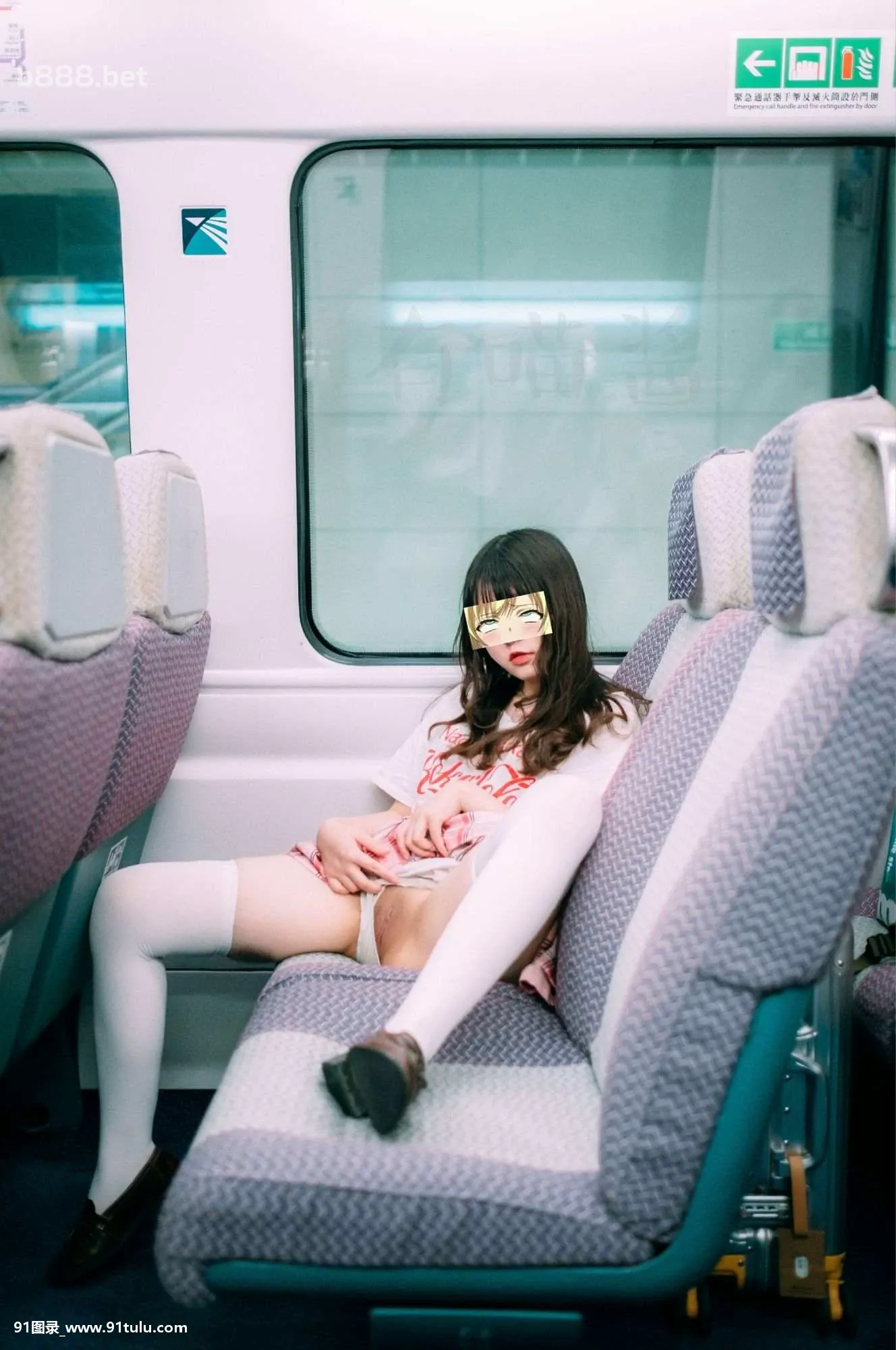 [有喵酱]-School-girl-in-HK-Train-[16P]School,girl,HK,Train,16P