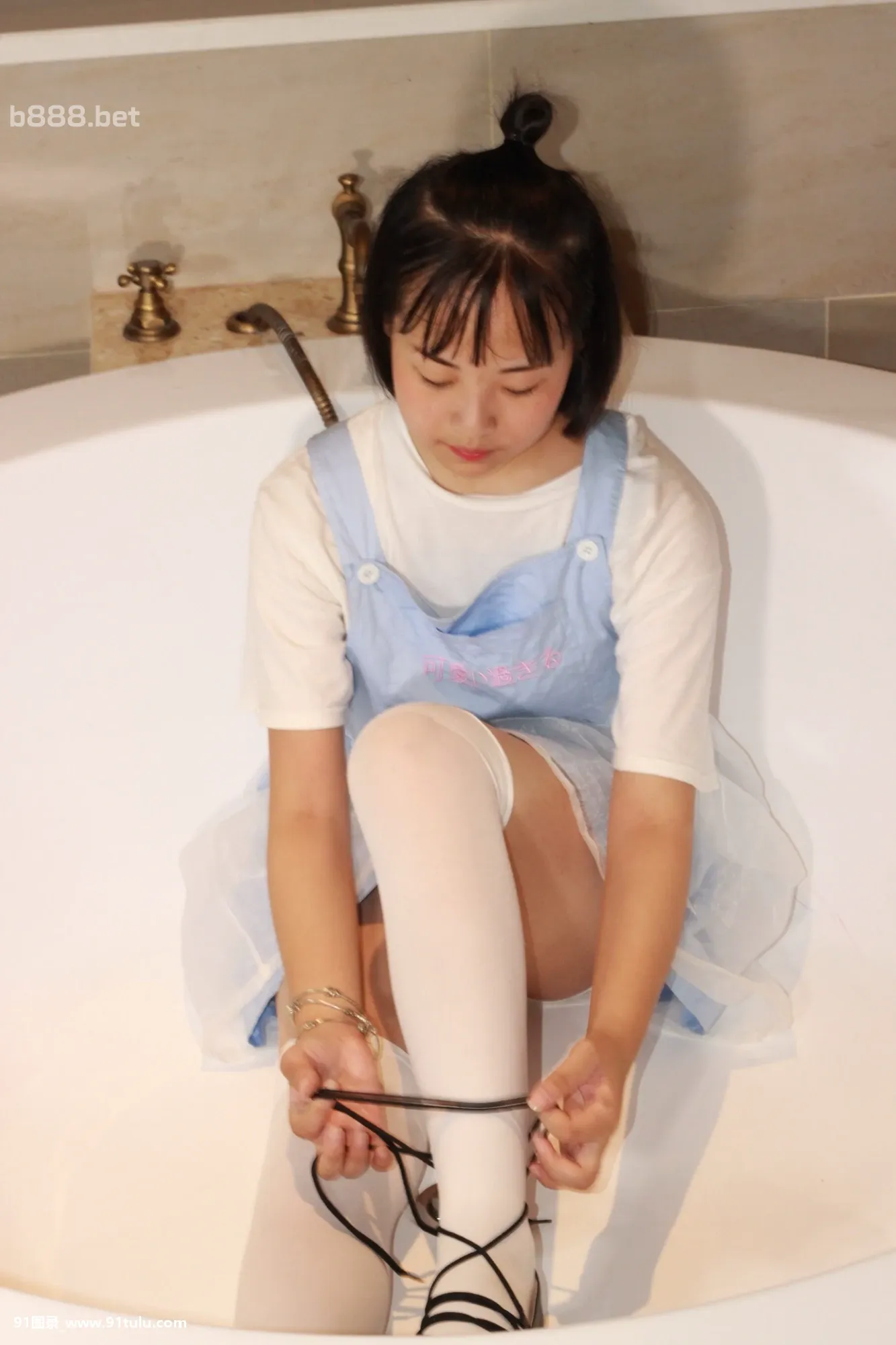 [美模玮玮]-Young-girl-in-bathtube-[89P]美模玮玮,Young,girl,bathtube,89P