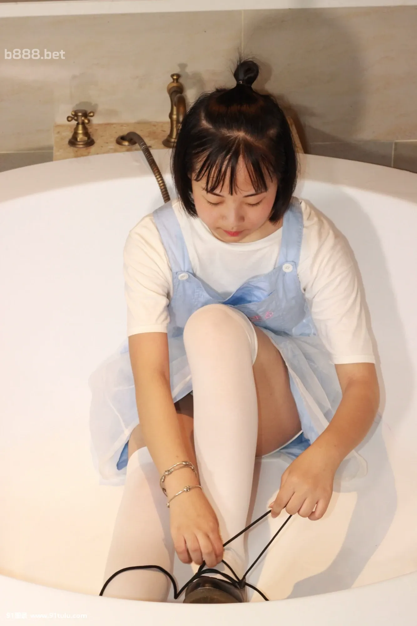 [美模玮玮]-Young-girl-in-bathtube-[89P]美模玮玮,Young,girl,bathtube,89P