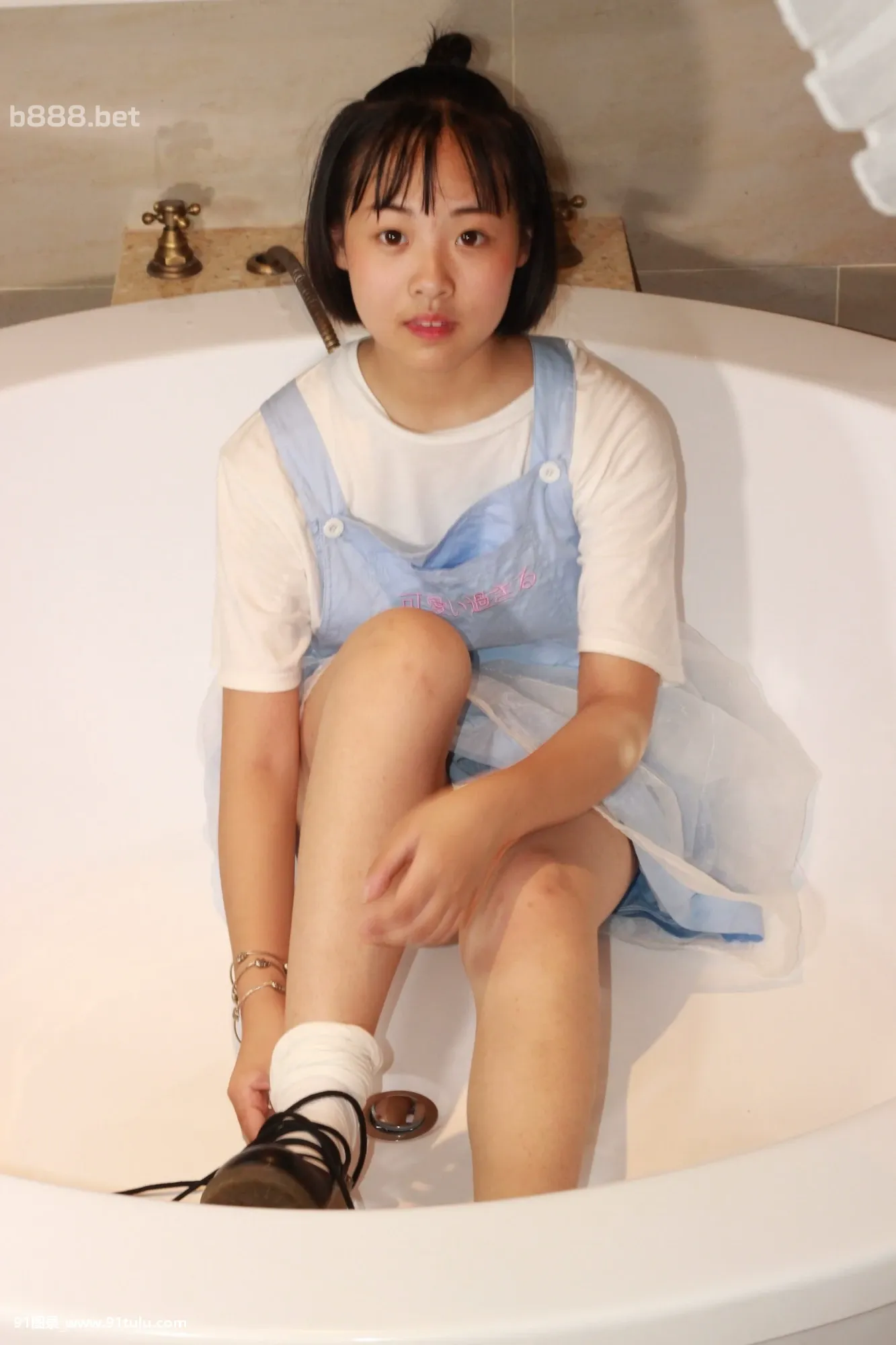 [美模玮玮]-Young-girl-in-bathtube-[89P]美模玮玮,Young,girl,bathtube,89P