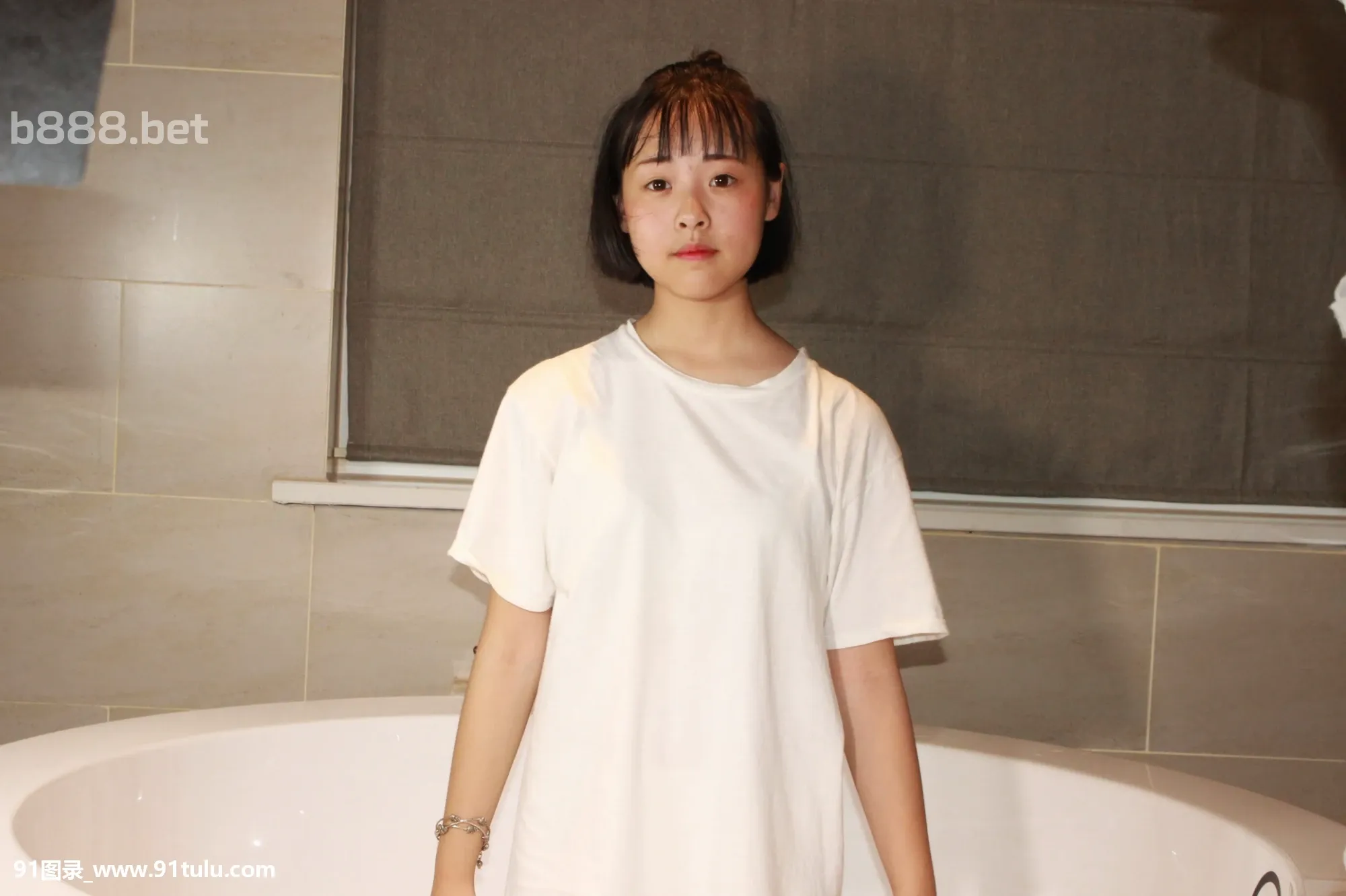 [美模玮玮]-Young-girl-in-bathtube-[89P]美模玮玮,Young,girl,bathtube,89P