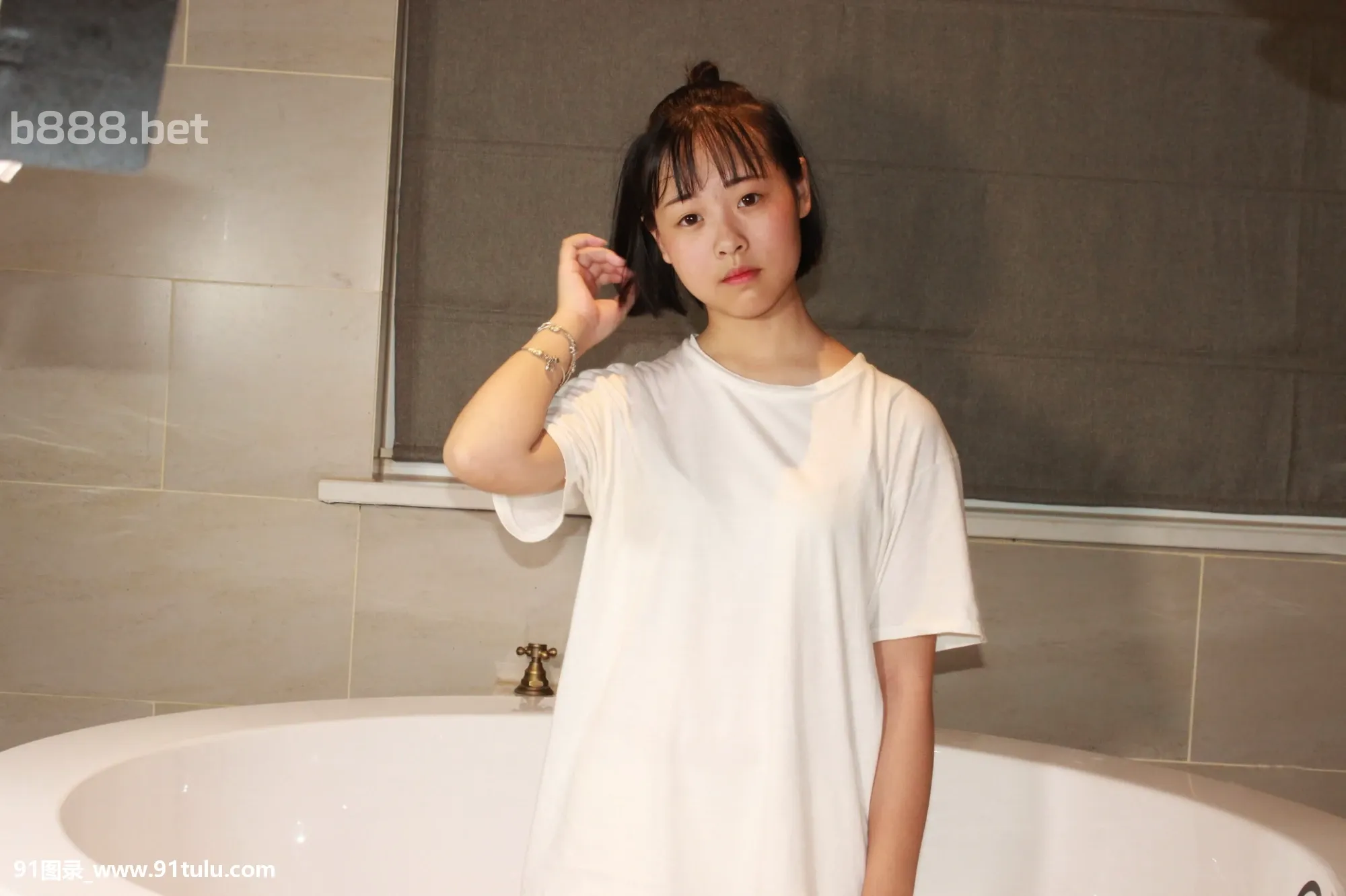 [美模玮玮]-Young-girl-in-bathtube-[89P]美模玮玮,Young,girl,bathtube,89P