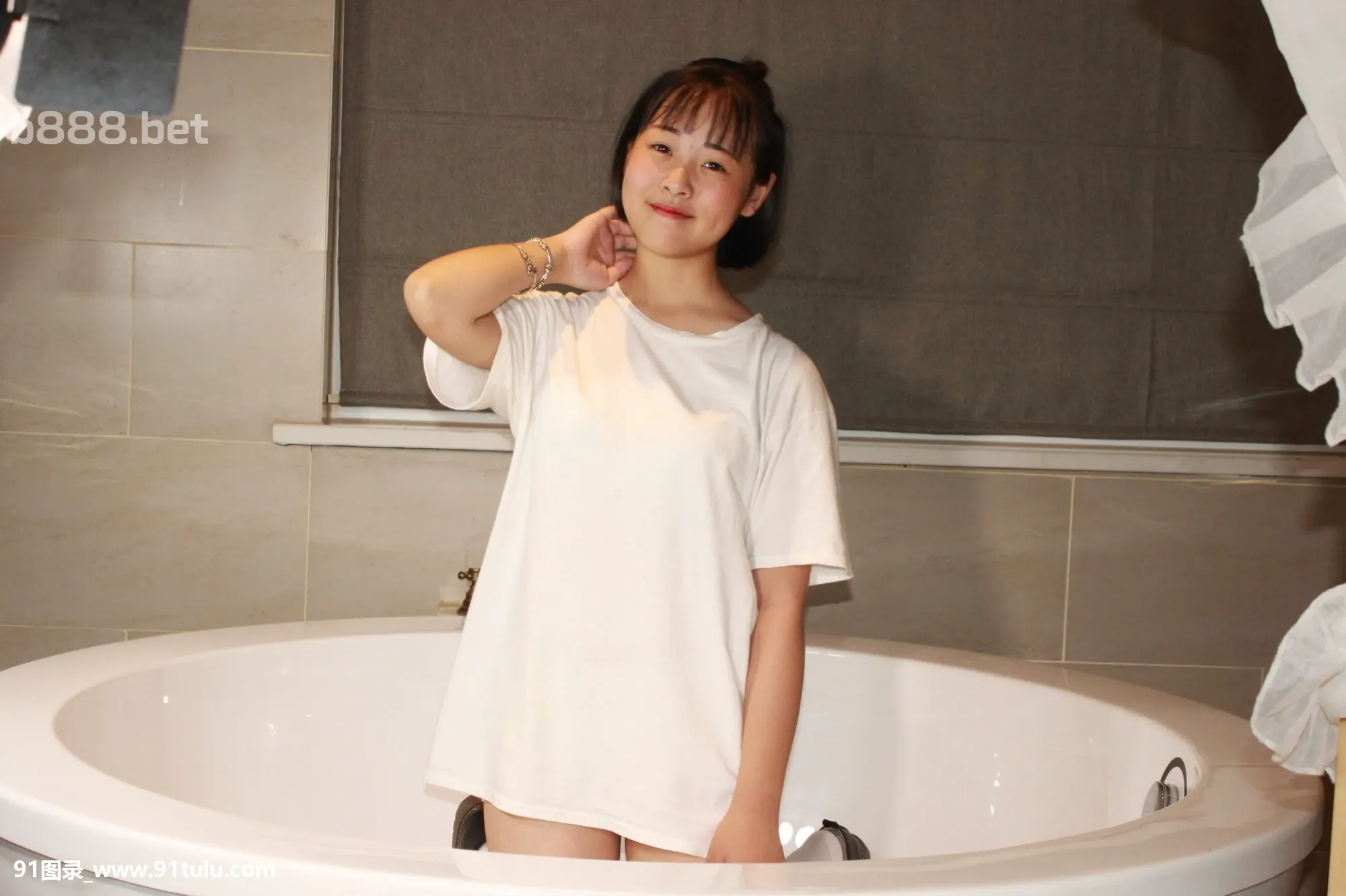 [美模玮玮]-Young-girl-in-bathtube-[89P]美模玮玮,Young,girl,bathtube,89P