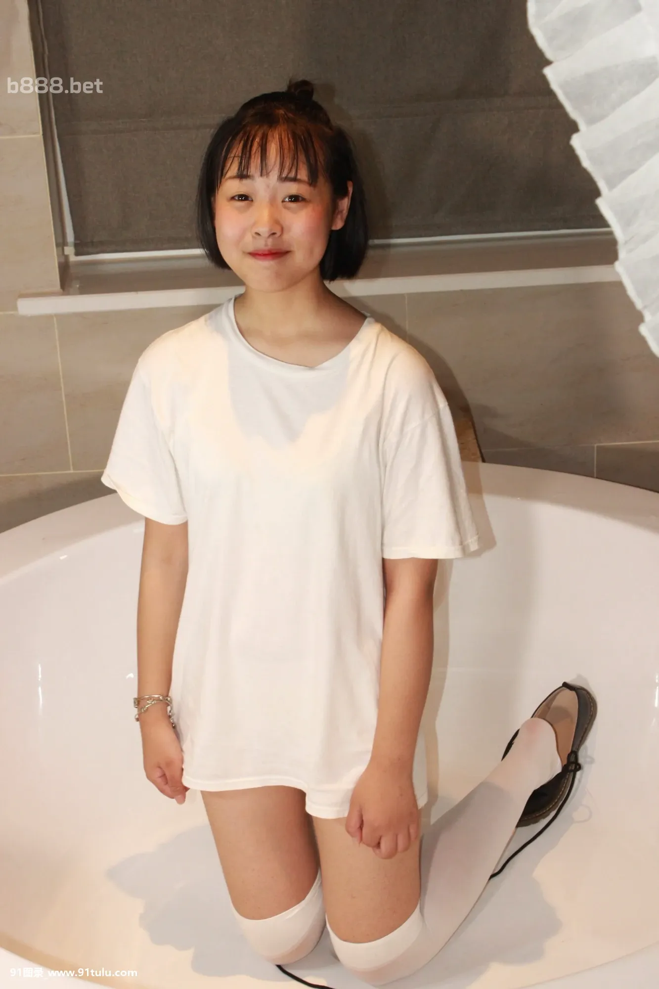 [美模玮玮]-Young-girl-in-bathtube-[89P]美模玮玮,Young,girl,bathtube,89P