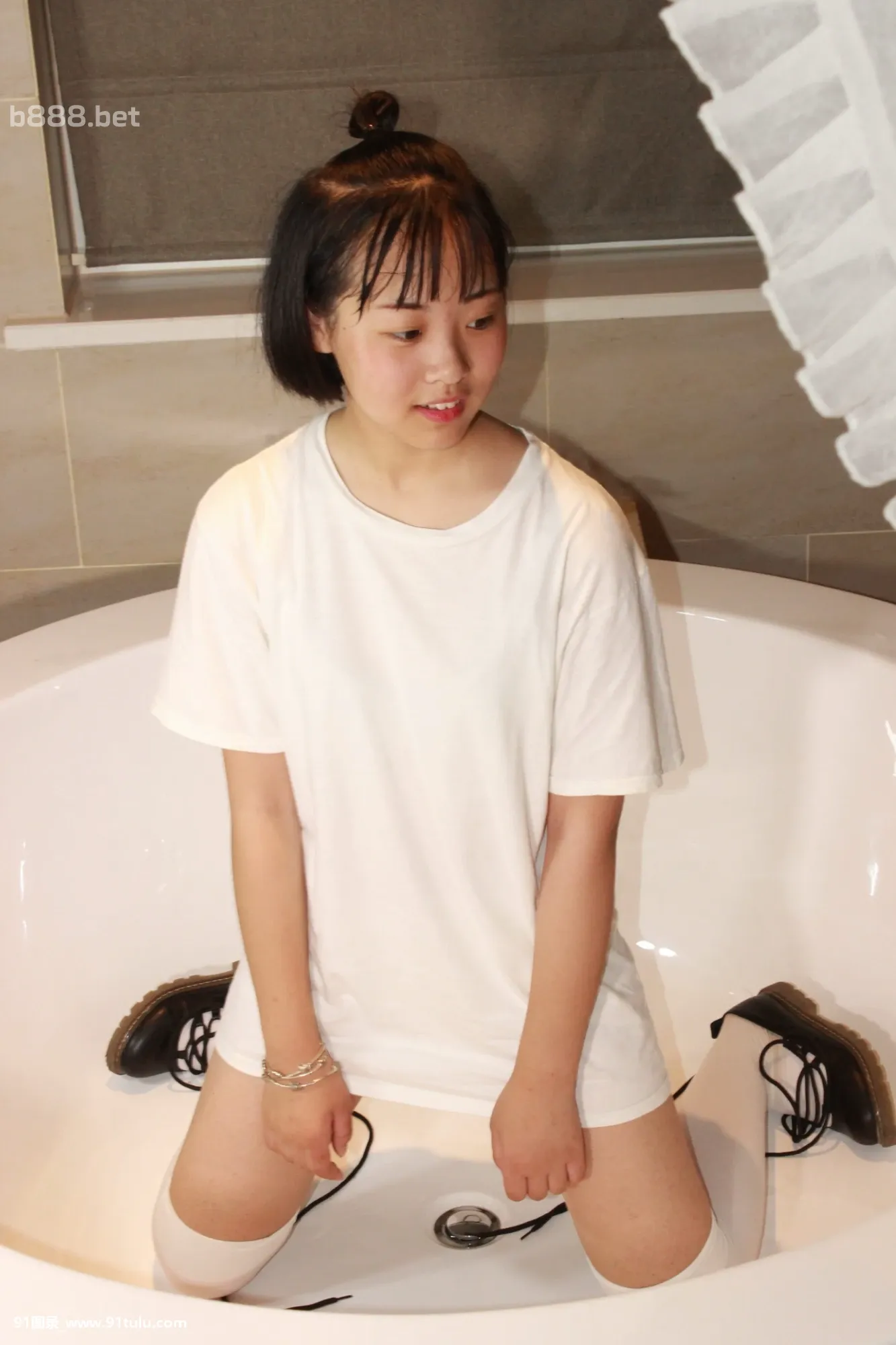 [美模玮玮]-Young-girl-in-bathtube-[89P]美模玮玮,Young,girl,bathtube,89P