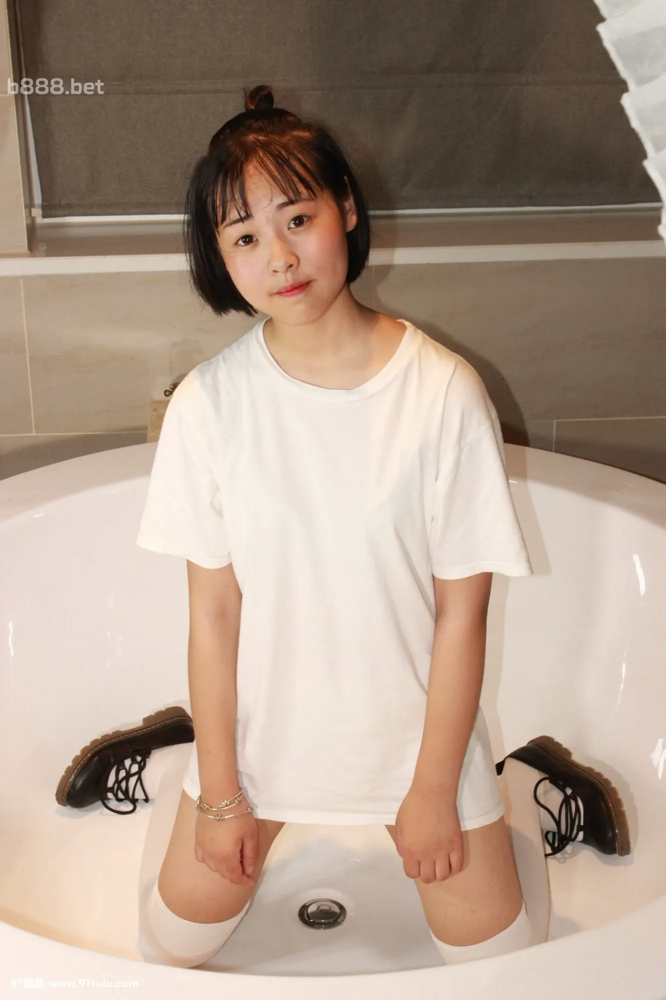 [美模玮玮]-Young-girl-in-bathtube-[89P]美模玮玮,Young,girl,bathtube,89P