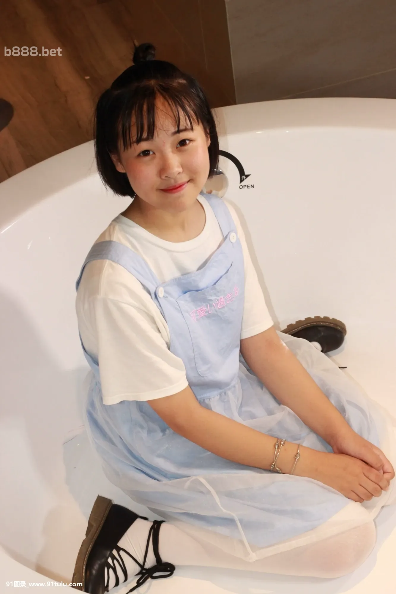 [美模玮玮]-Young-girl-in-bathtube-[89P]美模玮玮,Young,girl,bathtube,89P