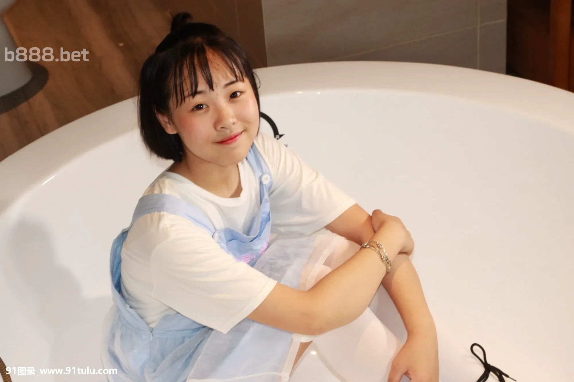 [美模玮玮]-Young-girl-in-bathtube-[89P]美模玮玮,Young,girl,bathtube,89P