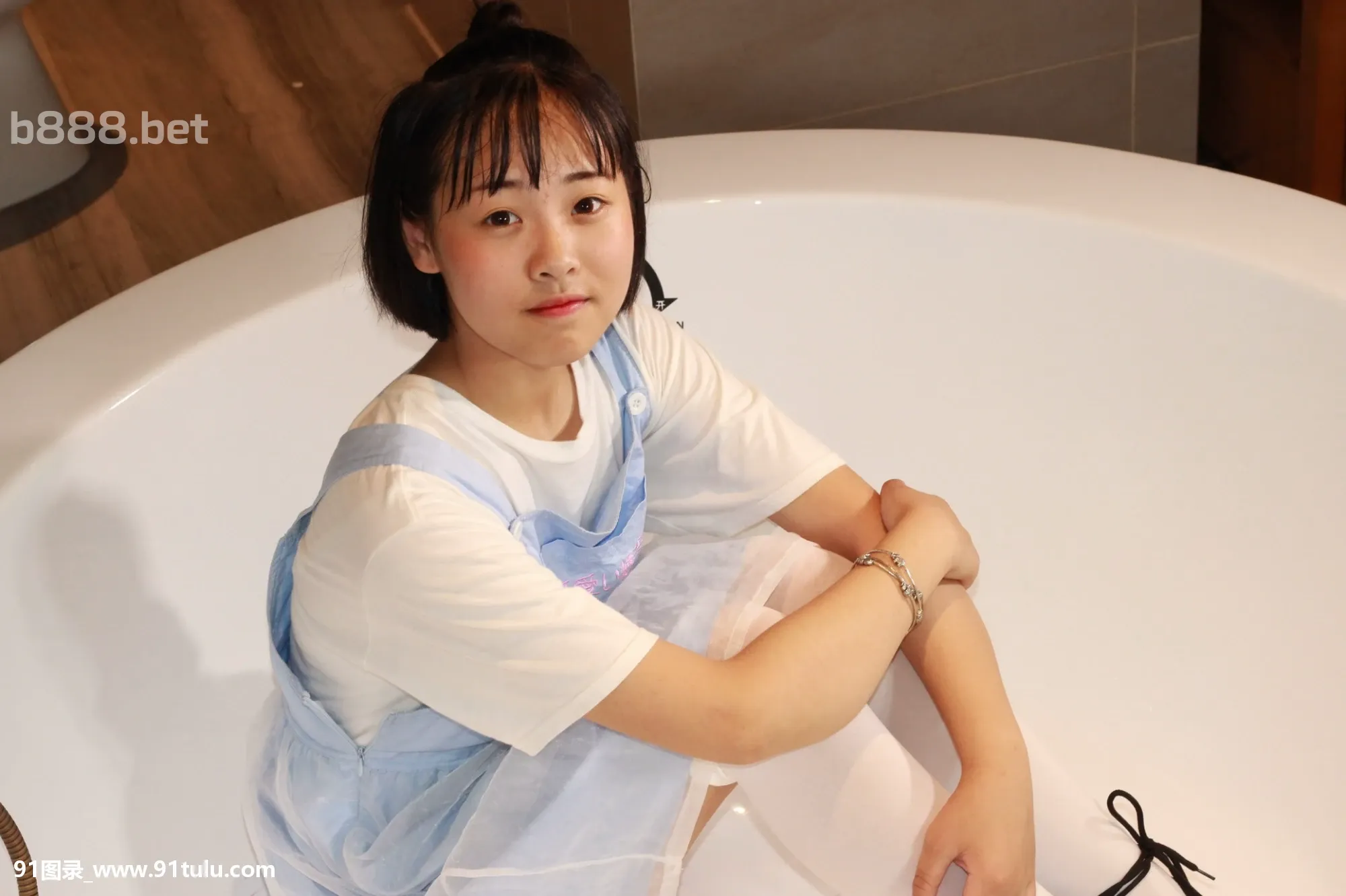 [美模玮玮]-Young-girl-in-bathtube-[89P]美模玮玮,Young,girl,bathtube,89P