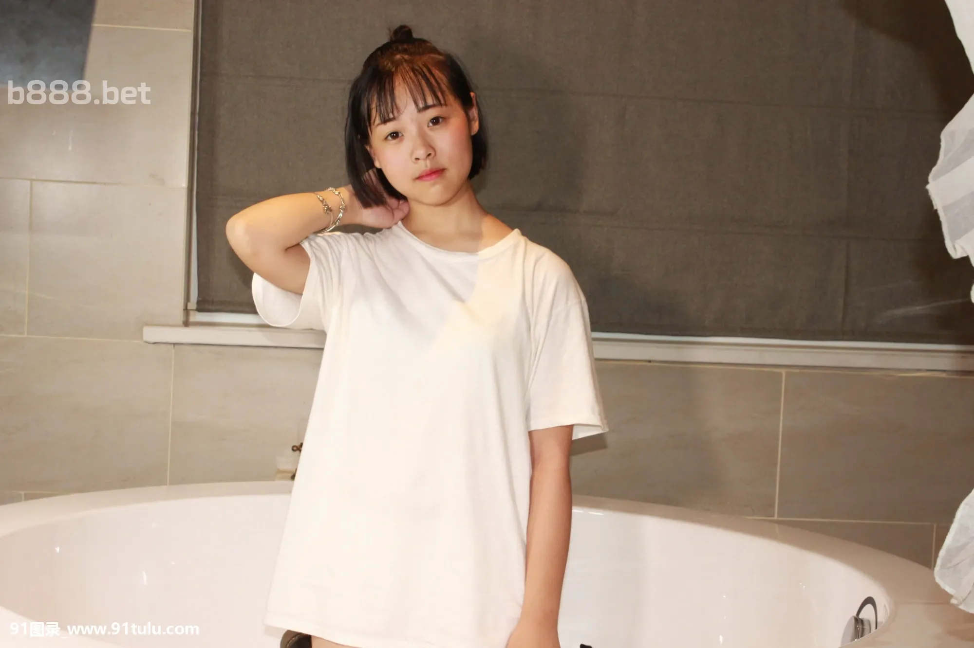 [美模玮玮]-Young-girl-in-bathtube-[89P]美模玮玮,Young,girl,bathtube,89P