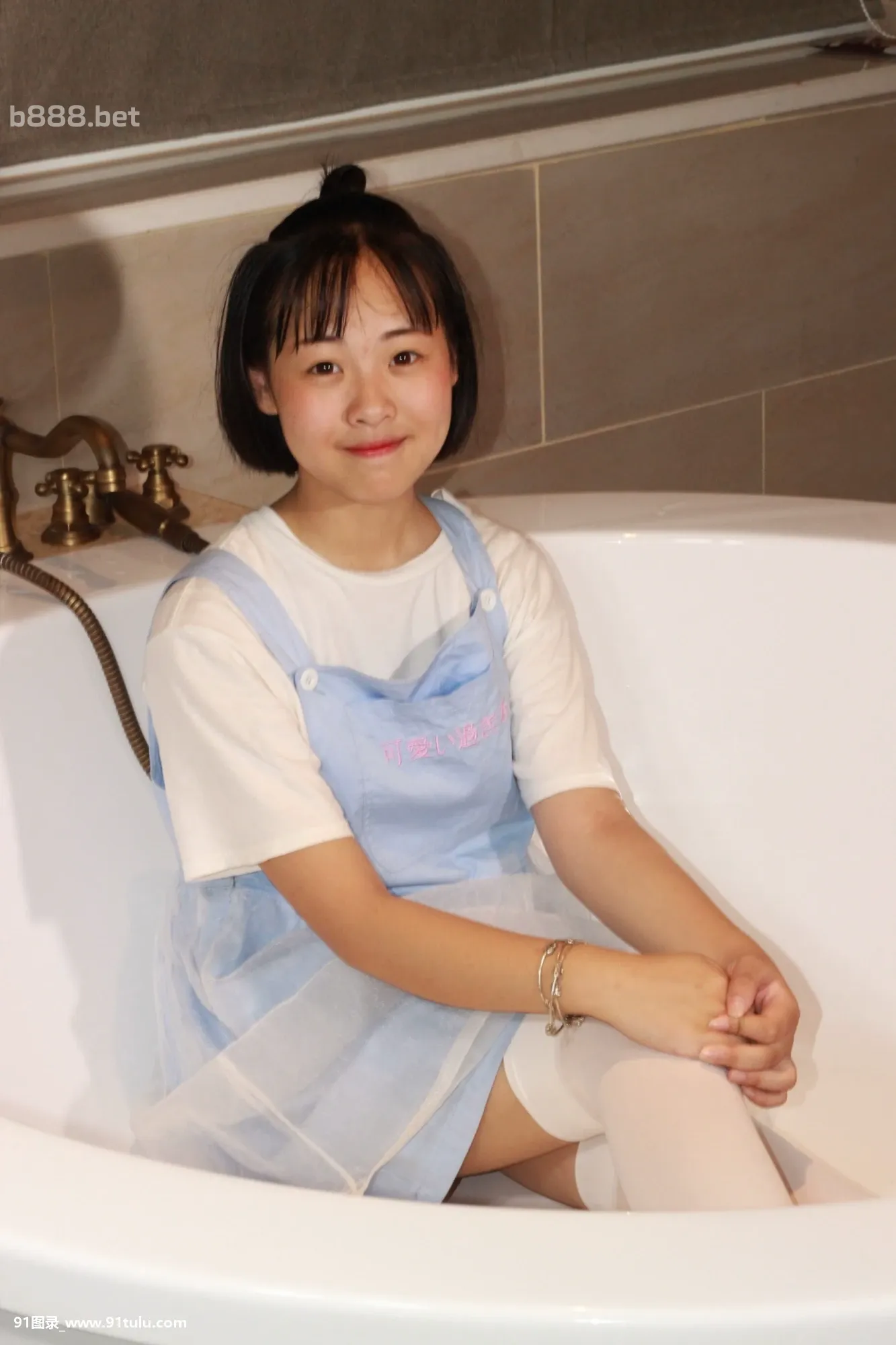 [美模玮玮]-Young-girl-in-bathtube-[89P]美模玮玮,Young,girl,bathtube,89P