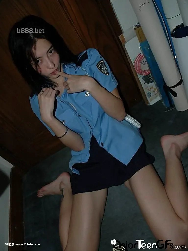 Dressed-like-a-cop-and-teasing-us-with-her-body!-[9P]Dressed,cop,teasing,body,9P