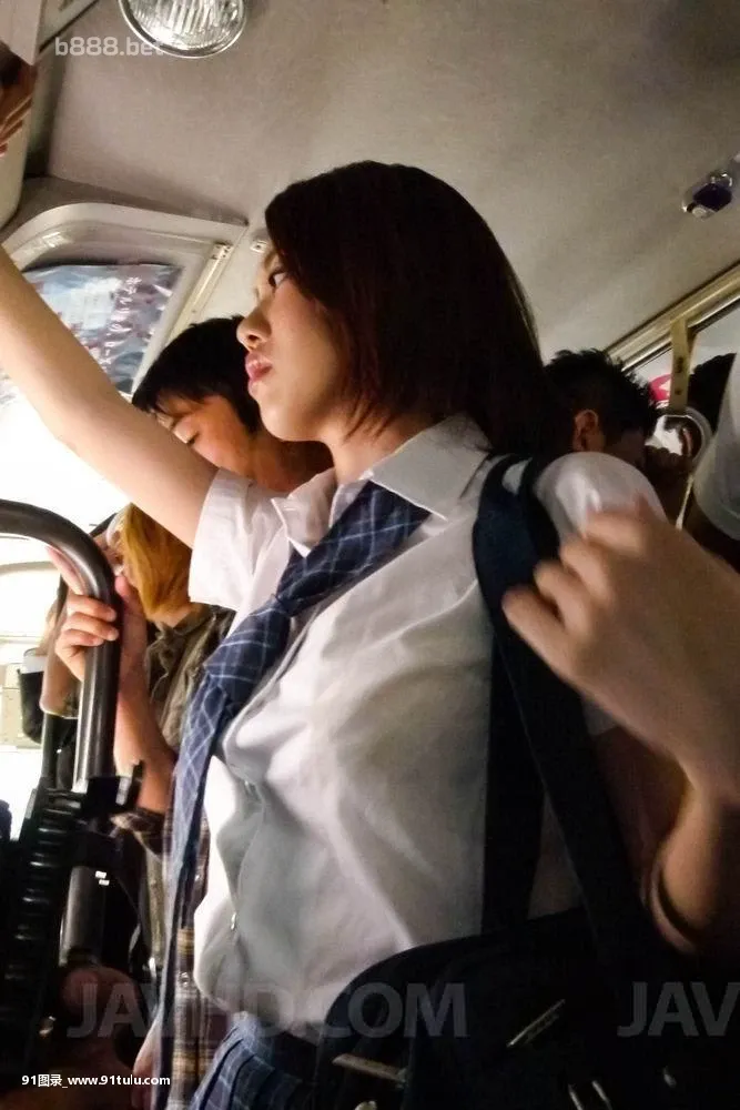 Yuna-Satsuki-is-caught-on-camera-sucking-strangers-cocks-in-bus-[11P]Yuna,Satsuki,caught,camera,sucking,strangers,cocks,bus,11P