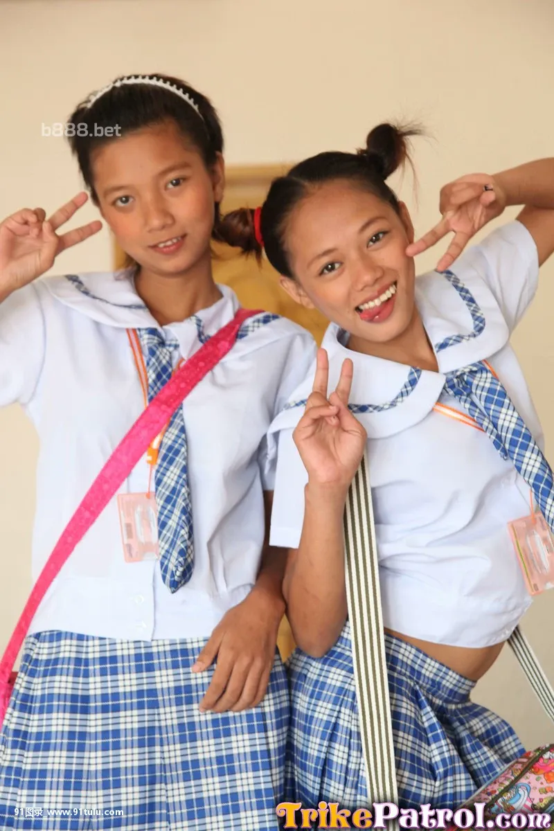 Young-Asian-schoolgirls-lift-their-uniform-skirts-to-show-tiny-bare-pussy-[14P]Young,Asian,schoolgirls,lift,uniform,skirts,show,tiny,bare,pussy,14P,Asia,Asian