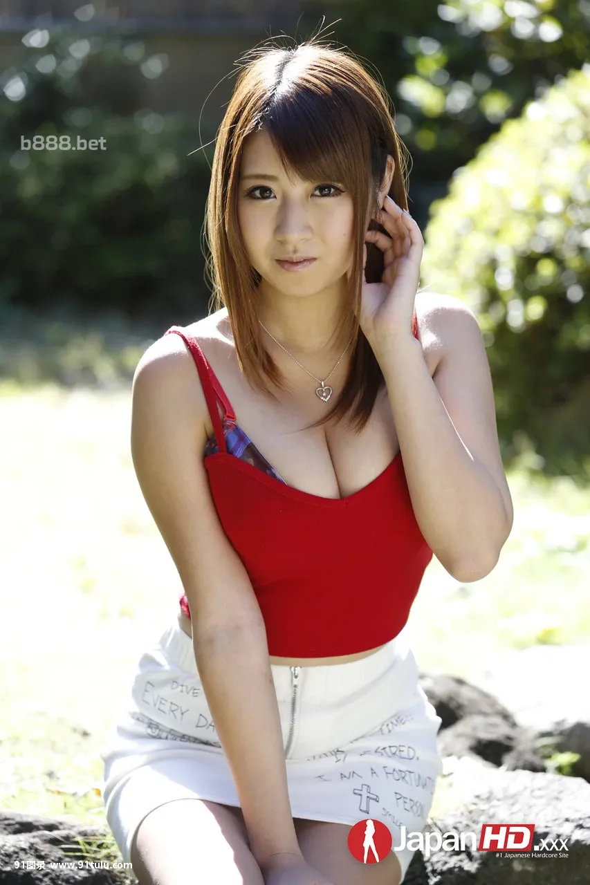 Pretty-Japanese-female-Hitomi-Kitagawa-uncorks-her-nice-melons-in-the-garden-[17P]Pretty,Japanese,female,Hitomi,Kitagawa,uncorks,nice,melons,garden,17P,Japanese,Japan