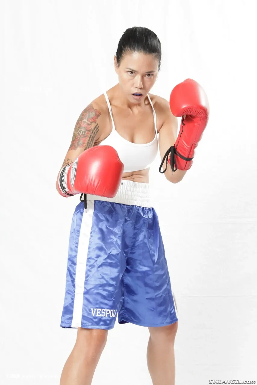 Tattooed-MILF-boxer-with-small-tits-Dana-Vespoli-peels-sportswear-to-pose-nude-[18P]Tattooed,MILF,boxer,small,tits,Dana,Vespoli,peels,sportswear,pose,nude,18P