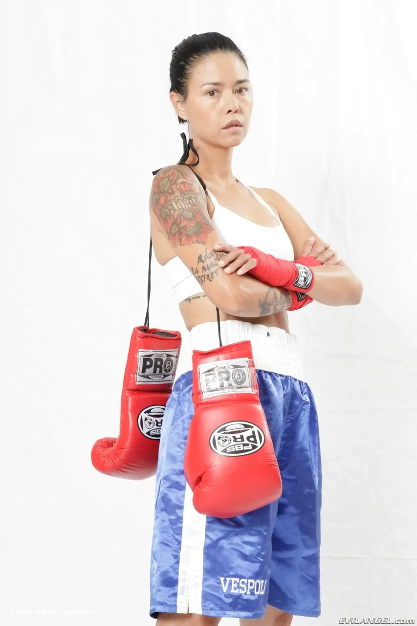 Tattooed-MILF-boxer-with-small-tits-Dana-Vespoli-peels-sportswear-to-pose-nude-[18P]Tattooed,MILF,boxer,small,tits,Dana,Vespoli,peels,sportswear,pose,nude,18P