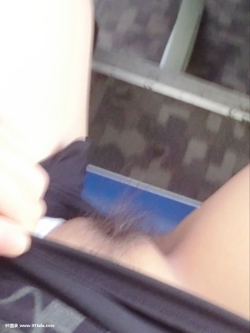 【亚洲色图】[23P] 中国女孩在公共巴士上展示她的阴部   Public Nude in China [22P][伊東紗冶子 写真]-91图录