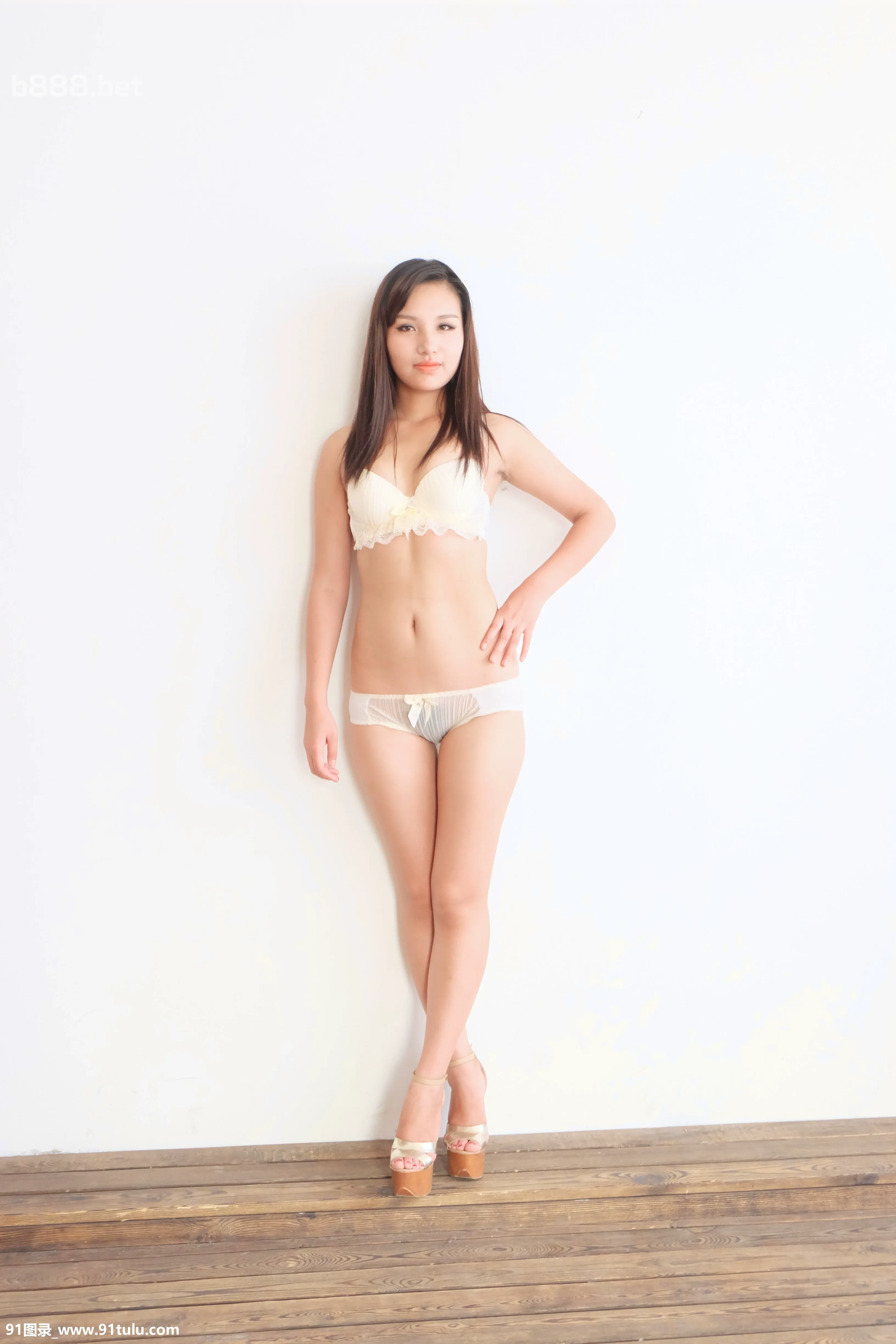 【亚洲色图】标志少妇各种内衣裸体展示 [95P][写真 太陽 光 撮り 方]-91图录