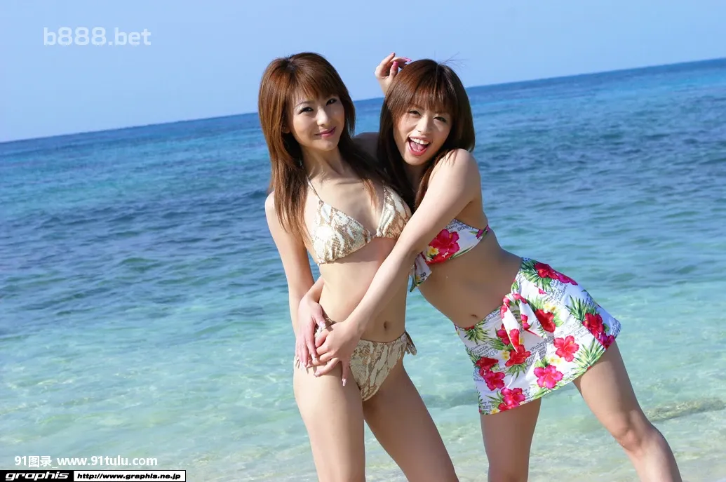 Graphis-Photo---Naho-Ozawa-&-Hitomi-Hayasaka-----[80P]Graphis,Photo,Naho,Ozawa,amp,Hitomi,Hayasaka,80P