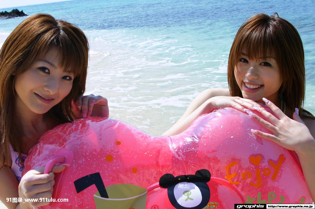 Graphis-Photo---Naho-Ozawa-&-Hitomi-Hayasaka-----[80P]Graphis,Photo,Naho,Ozawa,amp,Hitomi,Hayasaka,80P